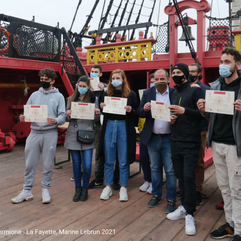 Remise des attestations à la première session de formation