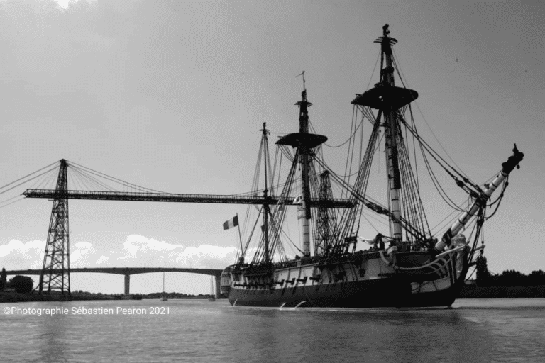 L’Hermione sous le transbordeur