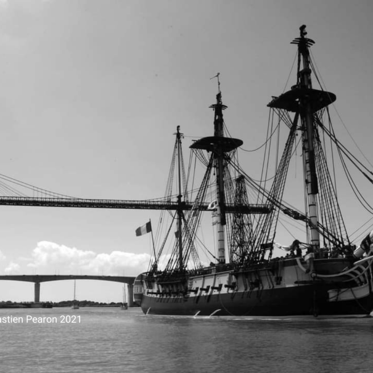 L’Hermione sous le transbordeur
