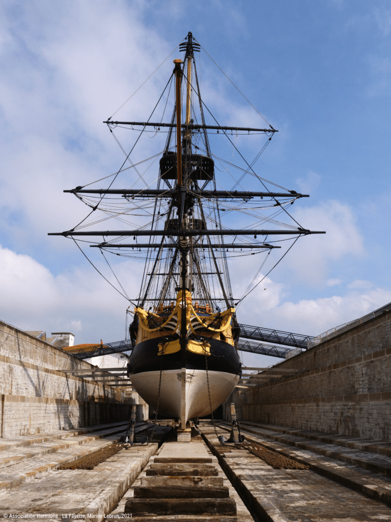 L'Hermione à sec au port de Bayonne